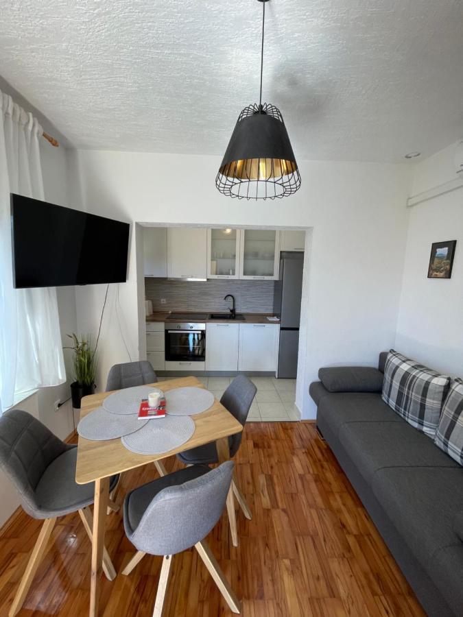 Apartman Ana Vrlika Exterior photo