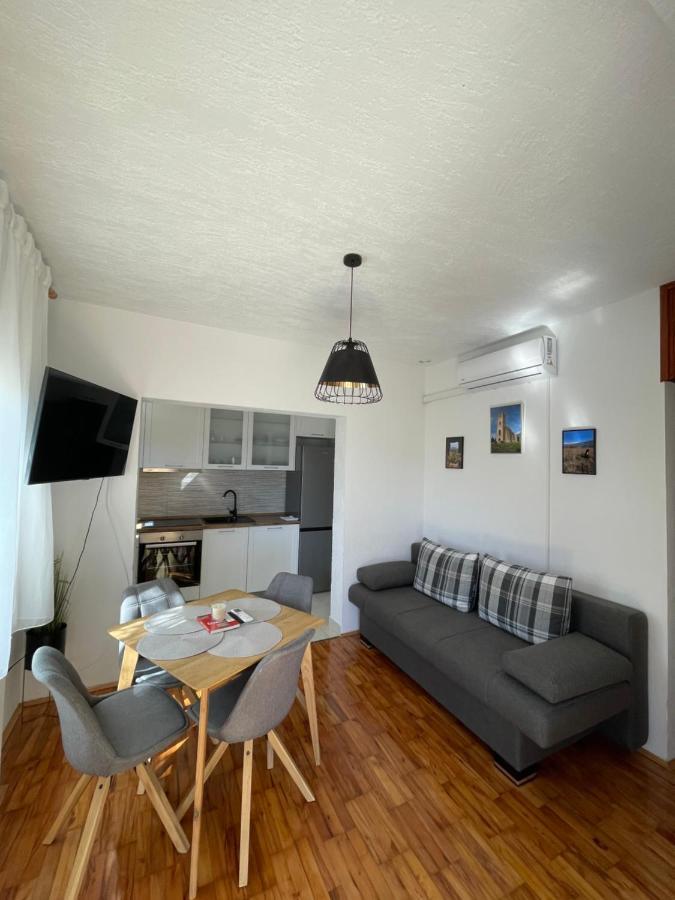 Apartman Ana Vrlika Exterior photo