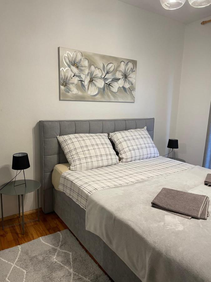 Apartman Ana Vrlika Exterior photo
